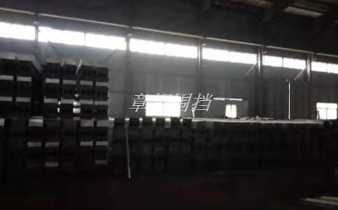 簡(jiǎn)易圍擋在商業(yè)廣場(chǎng)和公共場(chǎng)所中的顏色和樣式應(yīng)該如何配置？（商業(yè)廣場(chǎng)與公共場(chǎng)所中簡(jiǎn)易圍擋的色彩和樣式搭配建議）