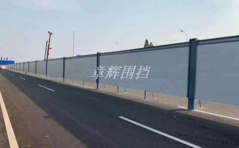 簡(jiǎn)易圍擋在城市商業(yè)廣場(chǎng)或公共場(chǎng)所中的使用壽命如何延長(zhǎng)？（城市商業(yè)廣場(chǎng)或公共場(chǎng)所中簡(jiǎn)易圍擋的防紫外線和抗老化要求）