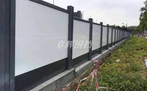 簡(jiǎn)易圍擋在城市橋梁施工中的顏色應(yīng)該如何配置？（城市橋梁施工中簡(jiǎn)易圍擋的顏色選擇要求）