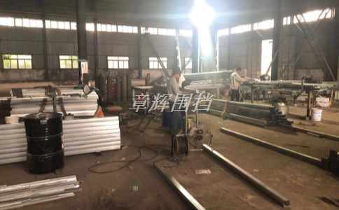 簡(jiǎn)易圍擋在極端氣候條件下的使用是否會(huì)對(duì)室內(nèi)環(huán)境造成負(fù)面影響？（簡(jiǎn)易圍擋在極端氣候中的應(yīng)對(duì)策略與注意事項(xiàng)）